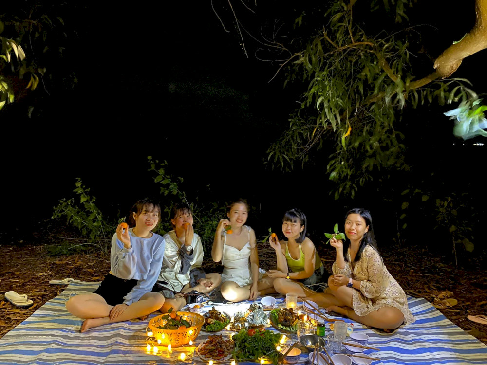 Hẹn hò" ở một nơi khác 